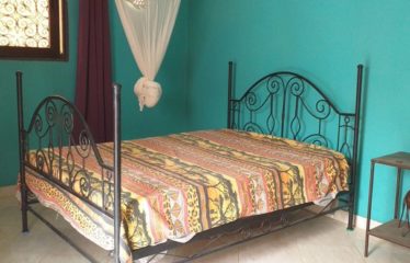 NGAPAROU : Charmant Riad à vendre – Proche Drève des Belges