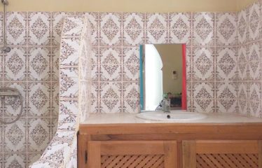 NGAPAROU : Charmant Riad à vendre – Proche Drève des Belges