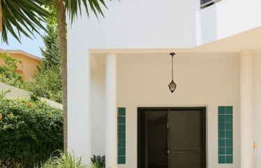 DAKAR ALMADIES : Villa R+1 à louer – Derrière la BICIS