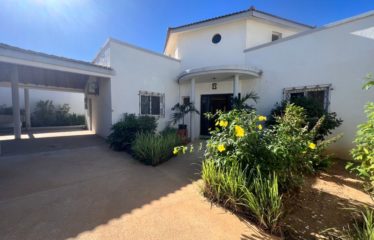 NGAPAROU : Villa avec piscine à louer