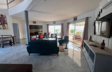 NGAPAROU : Villa avec piscine à louer