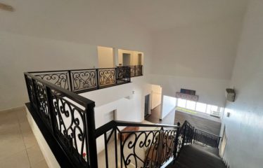 NGAPAROU : Villa avec piscine à louer