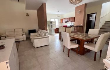 NGAPAROU : Villa meublée à louer – 3ème ligne de la mer