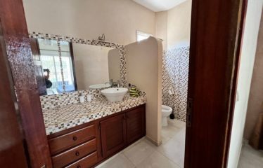 NGAPAROU : Villa meublée à louer – 3ème ligne de la mer