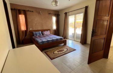 NGAPAROU : Villa meublée à louer – 3ème ligne de la mer