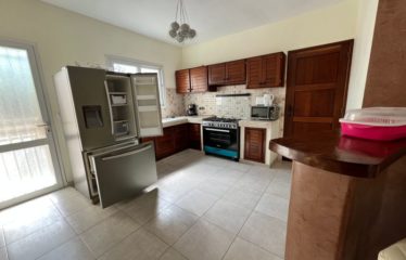 NGAPAROU : Villa meublée à louer – 3ème ligne de la mer