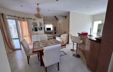 NGAPAROU : Villa meublée à louer – 3ème ligne de la mer