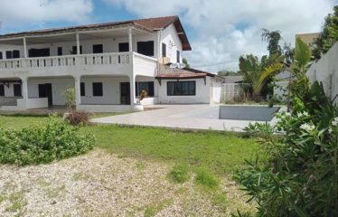 NGAPAROU : Villas pieds dans l&rsquo;eau avec dépendances à vendre