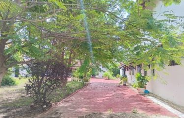 NGAPAROU : Villas pieds dans l&rsquo;eau avec dépendances à vendre