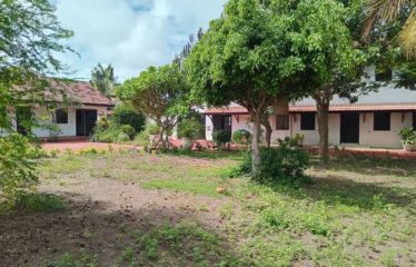 NGAPAROU : Villas pieds dans l&rsquo;eau avec dépendances à vendre