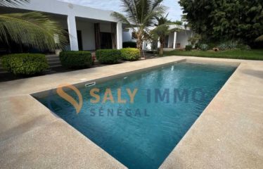 NGUERIGNE : Magnifique villa de 5 chambres à louer à 200m de la route