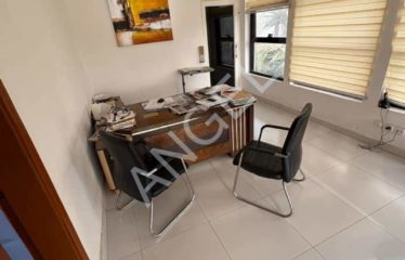 DAKAR LIBERTÉ 6 : Immeuble pour bureaux à louer sur les 2 voies de Liberté 6