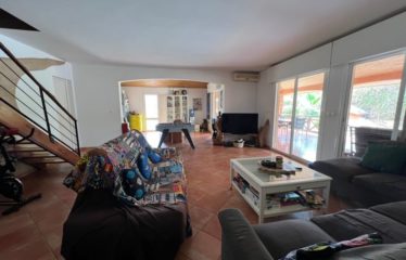 NGAPAROU : Belle villa en résidence à vendre