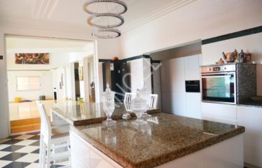 DAKAR YOFF : Très belle villa à louer Pied dans l&rsquo;eau avec piscine et vue sur mer