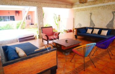 DAKAR YOFF : Très belle villa à louer Pied dans l&rsquo;eau avec piscine et vue sur mer