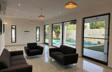 NGAPAROU : Villa contemporaine neuve 4 chambres avec piscine à vendre