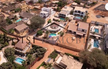 NGAPAROU : Magnifique villa à vendre 4 chambres + Guest House, Piscine