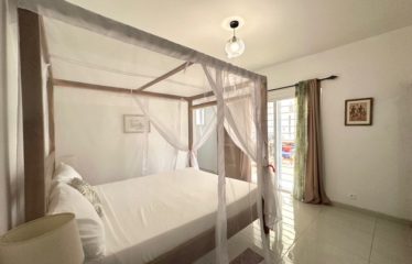 NGAPAROU : Magnifique villa à vendre 4 chambres + Guest House, Piscine