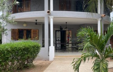 WARANG : Villa traditionnelle 3 chambres avec piscine à vendre